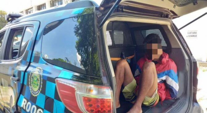 Policiais encontraram duas motos com queixa de roubo junto ao homem