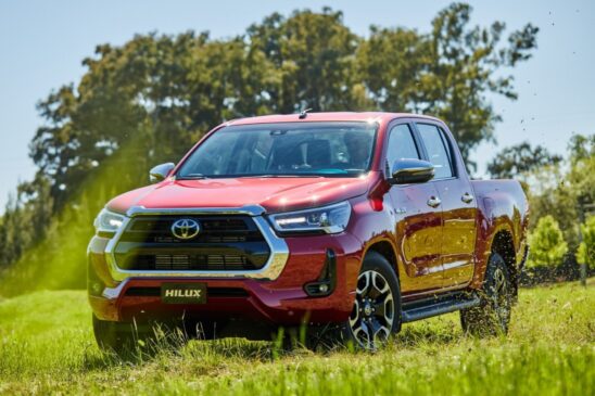 A linha 2022 da Hilux parte de R$ 208.090 na versão de entrada
