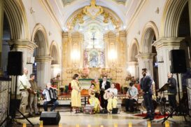 Quem não prestigiou a apresentação na Igreja Matriz pode conferir o show no canal oficial do Choro das 3 no Youtube