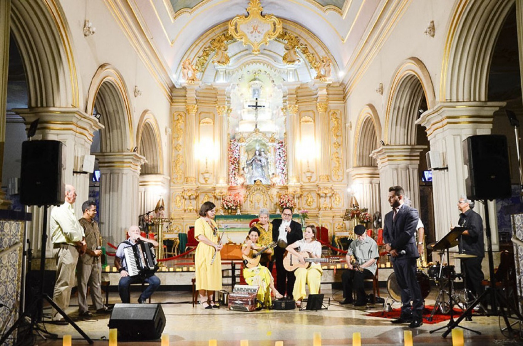 Quem não prestigiou a apresentação na Igreja Matriz pode conferir o show no canal oficial do Choro das 3 no Youtube