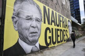 Lambe-lambe é colado na avenida Faria Lima em protesto contra o ministro da Economia, Paulo Guedes, e o presidente Jair Bolsonaro.
