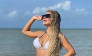 Deolane Bezerra