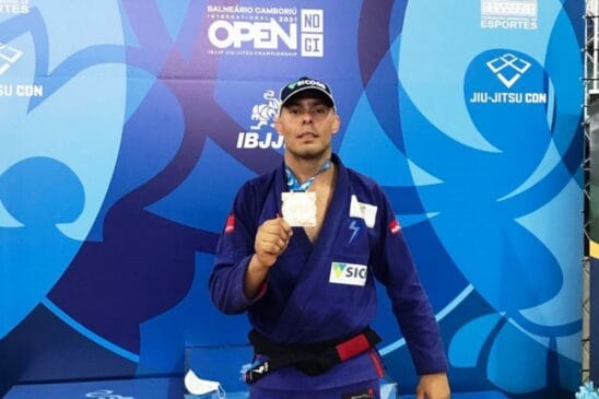 Vitor Toledo de São José dos Campos subiu no lugar mais alto do pódio ao conquistar o outo em torneio disputado em Camboriú