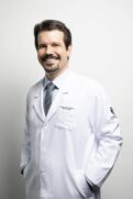 O médico Marcelo Valadares, que fica em São Paulo, já atende pacientes de outros estados