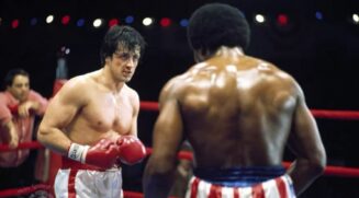 Entre os itens relacionado à história do lutador Rocky Balboa estão as luvas de boxe de Rocky III e das versões Creed