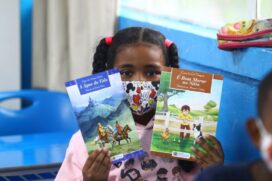 Escolas distribuem 16 mil livros para turmas de Alfabetização em São José dos Campos; mais de 8 mil estudantes são beneficiados