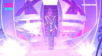 Xuxa abrindo o PremioMultishow com a sua famosa nave