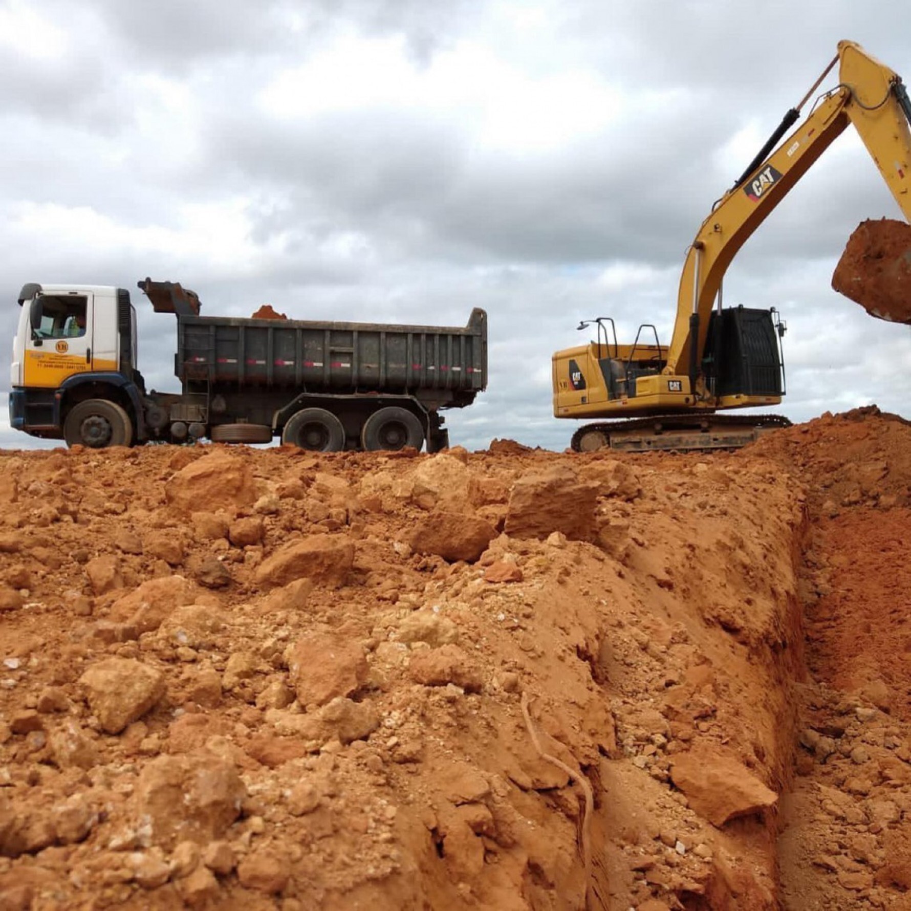A Secretaria de Serviços Públicos segue com as obras da primeira escola de tempo integral; unidade é construída no Altos do Jequitibá