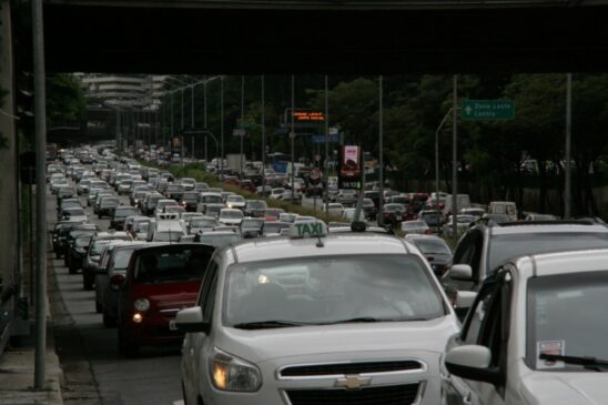 Circula&ccedil;&atilde;o de ve&iacute;culos