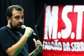 Guilherme Boulos durante evento do Virada Paulista no Cemur, em Taboão da Serra
