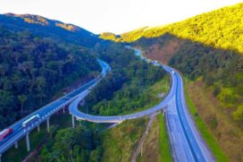 Rodovia Régis Bittencourt liga a cidade de SP ao sul do País