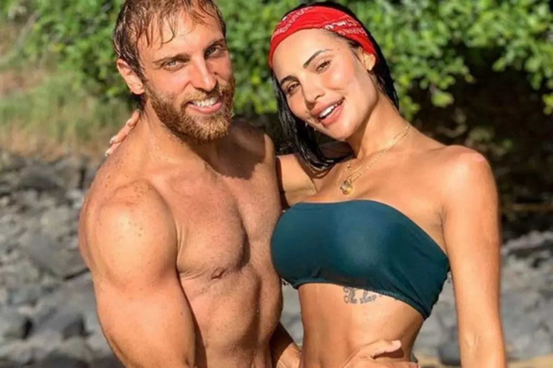 Aline mineiro anuncia fim de relacionamento com Léo Lins