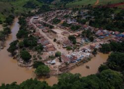 Chuvas na Bahia destru&iacute;ram estoques de vacina contra C ovid-19
