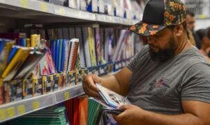 Compra de material escolar vai pesar no orçamento das famílias; de acordo com entidade, as indústrias e os importadores estão sofrendo esse ano um grande aumento de custos