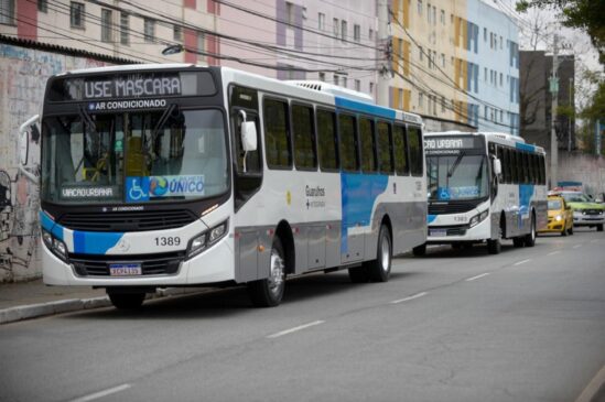 Ônibus utilizados no transporte municipal de Guarulhos, na região metropolitana de São Paulo