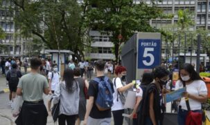 UNE pede para Inep revisar notas do Enem ap&oacute;s queixas de alunos