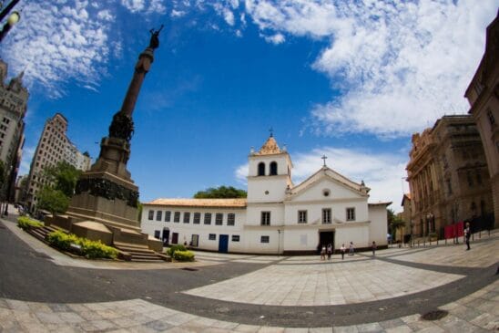A história do Pátio do Colégio, no centro da capital paulista, começa no mesmo ano da origem da cidade de São Paulo