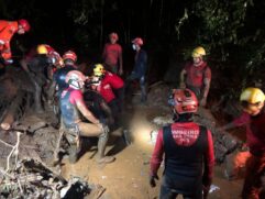 Cinco pessoas morreram após carro ser atingido por deslizamento de terra na região do Retiro do Chalé, em Brumadinho
