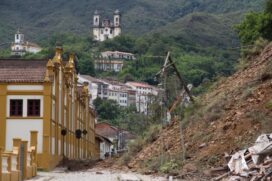 Deslizamento de terra destrói casarão na cidade de Ouro Preto