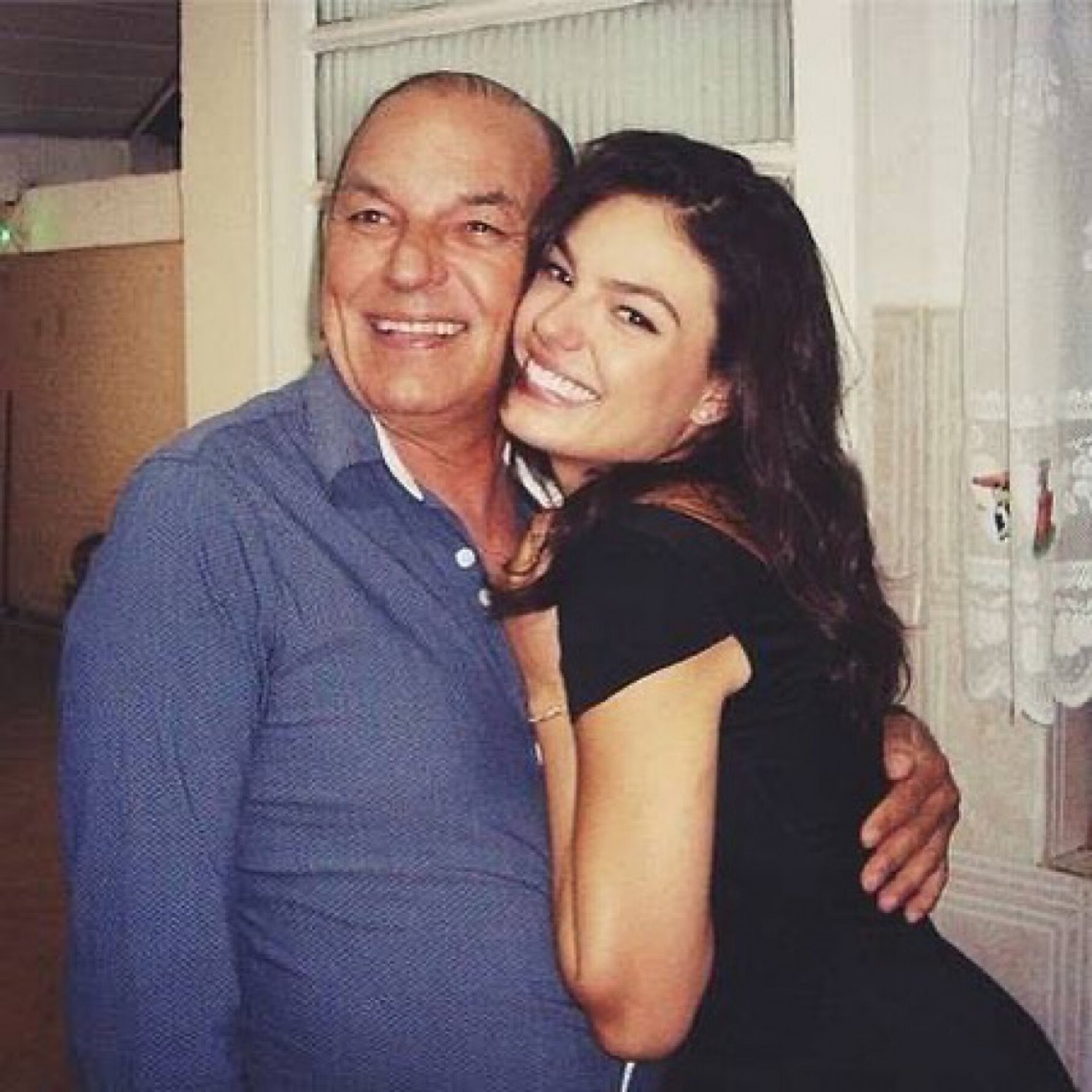 "Não tenho mais você" Isis Valverde ao lamentar saudade pelo pai