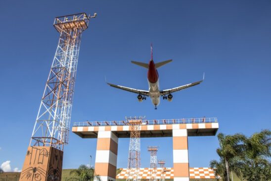 Avião durante aterrissagem Aeroporto de Congonhas