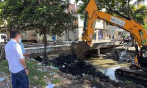Obra de saneamento na comunidade do Jacarezinho