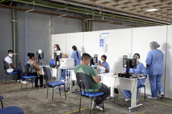 Com atendimento 24 horas, o espaço possui 20 consultórios instalados na Universidade Federal do ABC (UFABC) e é destinado ao diagnóstico e cuidado de pessoas com síndromes gripais