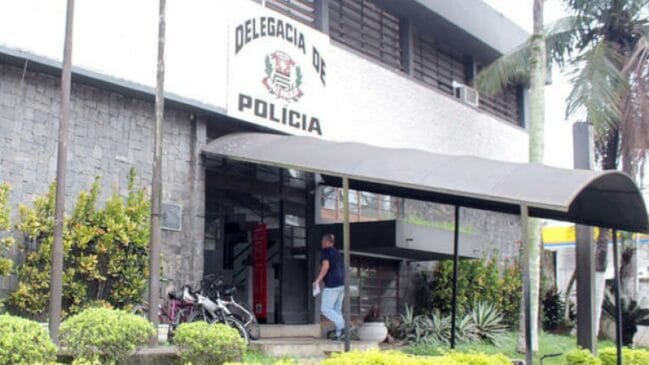 O caso foi registrado como tentativa de roubo na Delegacia Sede de Guarujá