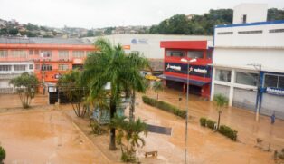 As fortes chuvas que atingiram o estado de São Paulo deixaram 24 mortos e 660 famílias desabrigadas ou desalojadas, até está última segunda-feira(31); doações podem ser feitas