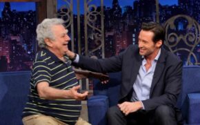 Hugh Jackman homenageou Isaac Bardavid, dublador de Wolverine que morreu aos 90 anos
