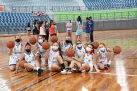 O basquete feminino teve 22 garotas inscritas na seleção ocorrida sábado (29) no Teatrão e 17 selecionadas em São José