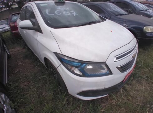 Ao todo, estão disponíveis para disputa 78 lotes de veículos