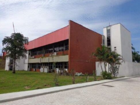 Entre os lotes, há galpões, terrenos e imóveis comerciais com lances iniciais entre R$ 160 mil e R$ 20,6 milhões