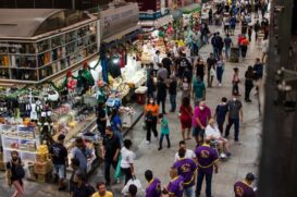 Fiscais do Procon estão orientados a autuar os comerciantes na tentativa de coibir o chamado 'golpe das frutas'; entenda