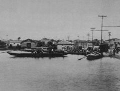 Foto de 1928 mostra serviço de transporte aquático improvisado, depois de enchente na Vila Maria