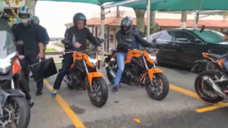 Bolsonaro fez o seu já tradicional passeio de moto pelas praias do Guarujá