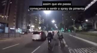 Video mostra momento em que as ciclistas foram atacadas por motociclista
