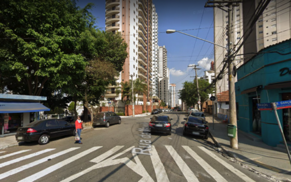 Praça Vinte de Janeiro, no bairro Vila Regente Feijó, zona leste de SP