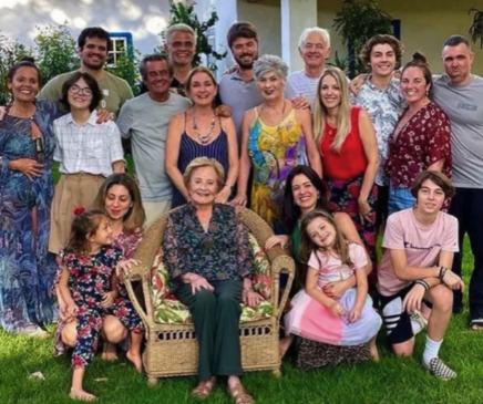 Glória Menezes e a família