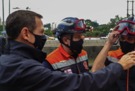 João Doria (PSDB) em visita ao local do acidente
